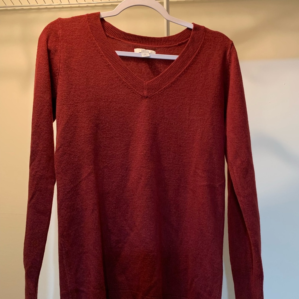 Women’s Croft & Barrow V-Neck Sweater in Burgundy